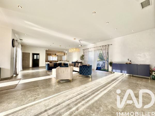 Maison à vendre 5 pièces 221 m² Nîmes