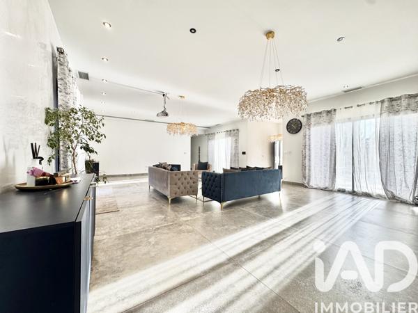 Maison à vendre 5 pièces 221 m² Nîmes