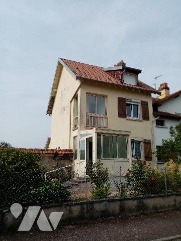 Secteur calme, maison mitoyenne un côté
terrain attenant 578 m²