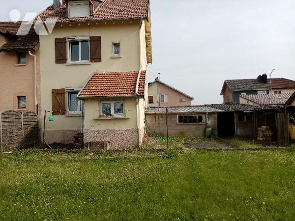 Secteur calme, maison mitoyenne un côté
terrain attenant 578 m²