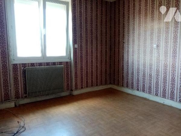 Secteur calme, maison mitoyenne un côté
terrain attenant 578 m²