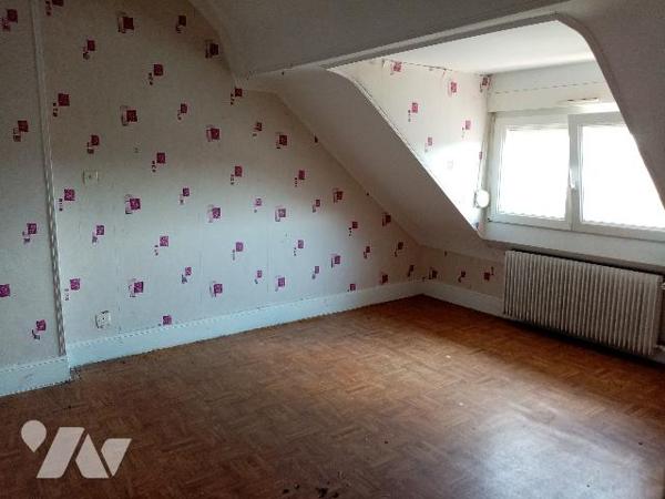 Secteur calme, maison mitoyenne un côté
terrain attenant 578 m²