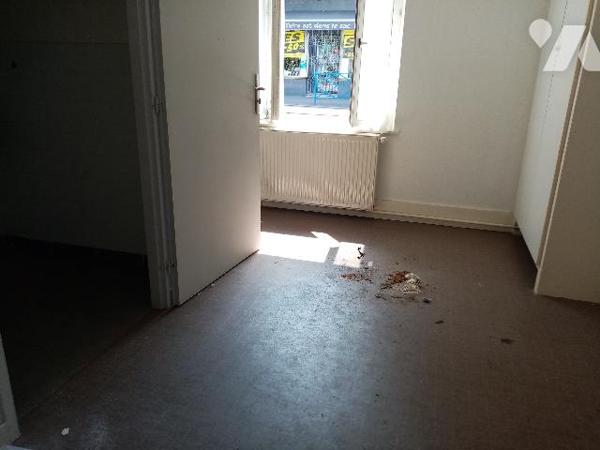 Secteur calme, maison mitoyenne un côté
terrain attenant 578 m²