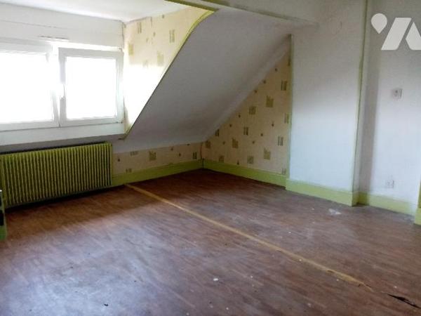 Secteur calme, maison mitoyenne un côté
terrain attenant 578 m²