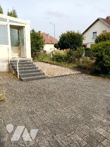 Secteur calme, maison mitoyenne un côté
terrain attenant 578 m²