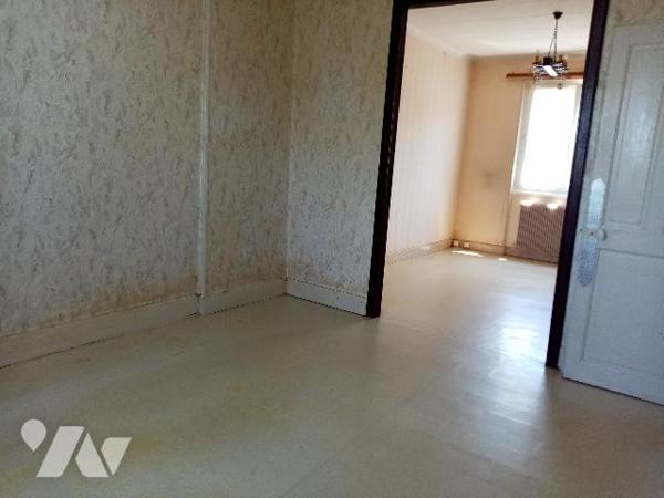 Secteur calme, maison mitoyenne un côté
terrain attenant 578 m²