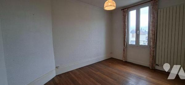 Maison mitoyenne à vendre à SOISSONS, proche centre-ville dans quartier résidentiel tranquille ...
