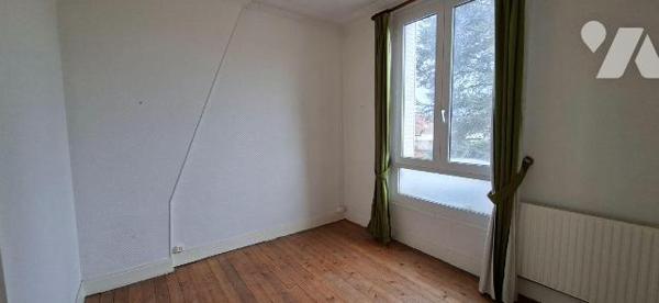 Maison mitoyenne à vendre à SOISSONS, proche centre-ville dans quartier résidentiel tranquille ...