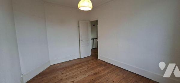 Maison mitoyenne à vendre à SOISSONS, proche centre-ville dans quartier résidentiel tranquille ...