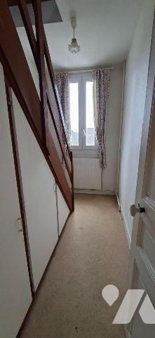Maison mitoyenne à vendre à SOISSONS, proche centre-ville dans quartier résidentiel tranquille ...