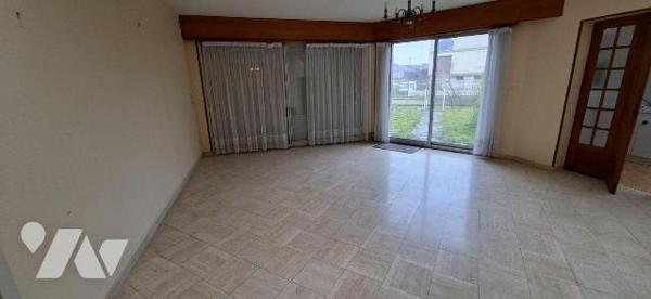 Maison mitoyenne à vendre à SOISSONS, proche centre-ville dans quartier résidentiel tranquille ...