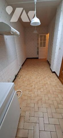 Maison mitoyenne à vendre à SOISSONS, proche centre-ville dans quartier résidentiel tranquille ...