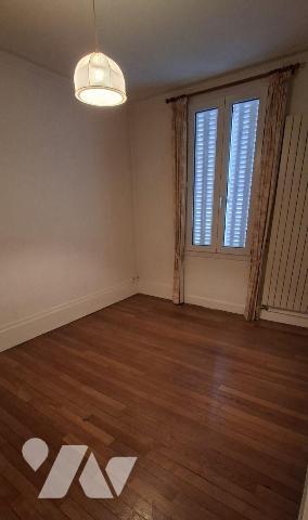 Maison mitoyenne à vendre à SOISSONS, proche centre-ville dans quartier résidentiel tranquille ...