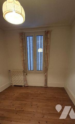 Maison mitoyenne à vendre à SOISSONS, proche centre-ville dans quartier résidentiel tranquille ...