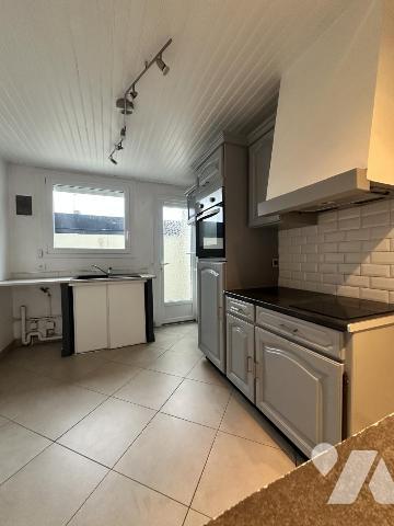 Quartier Saint Julien. Maison de ville 3 ch + garage + jardin. 