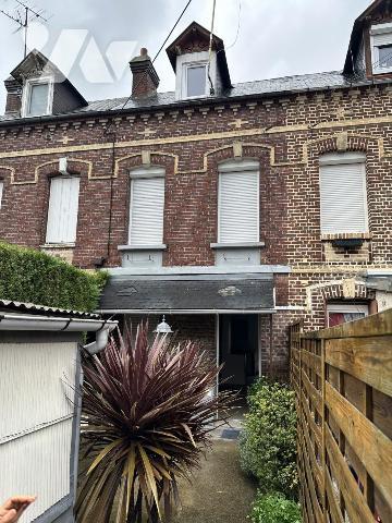 Quartier Saint Julien. Maison de ville 3 ch + garage + jardin. 