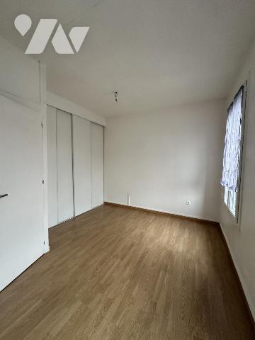 Quartier Saint Julien. Maison de ville 3 ch + garage + jardin. 