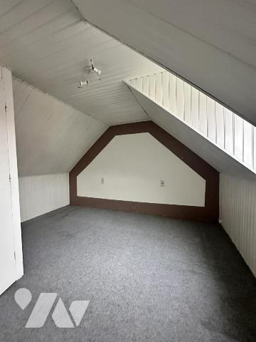 Quartier Saint Julien. Maison de ville 3 ch + garage + jardin. 