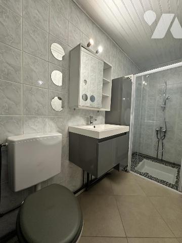 Quartier Saint Julien. Maison de ville 3 ch + garage + jardin. 