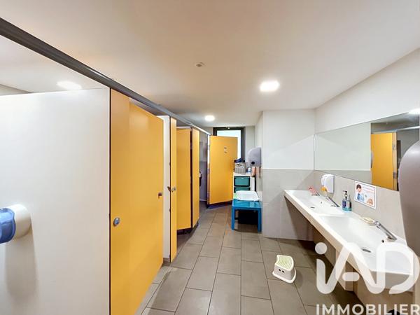 Murs commerciaux  à vendre 301 m² Saint-Genis-Laval