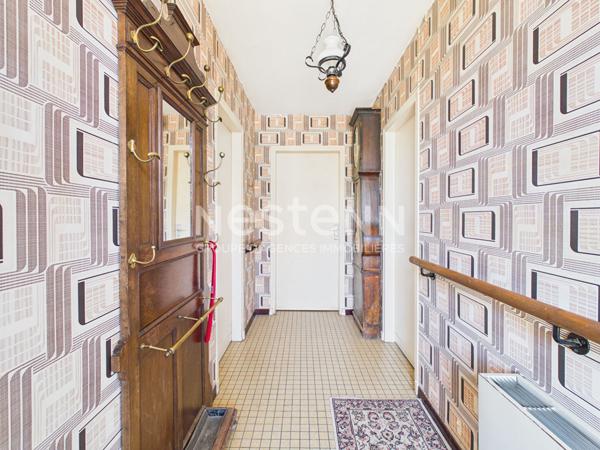 A vendre à Ytrac, sur terrain d'environ 700 m², maison de type 6 d'une surface d'environ 110 m² sur deux niveaux, avec garage et balcon.