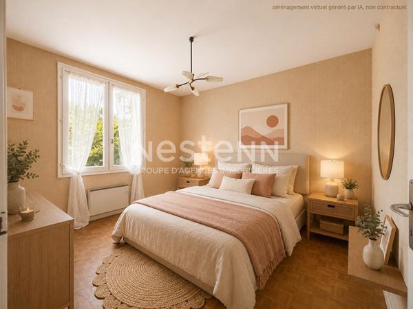 A vendre à Ytrac, sur terrain d'environ 700 m², maison de type 6 d'une surface d'environ 110 m² sur deux niveaux, avec garage et balcon.