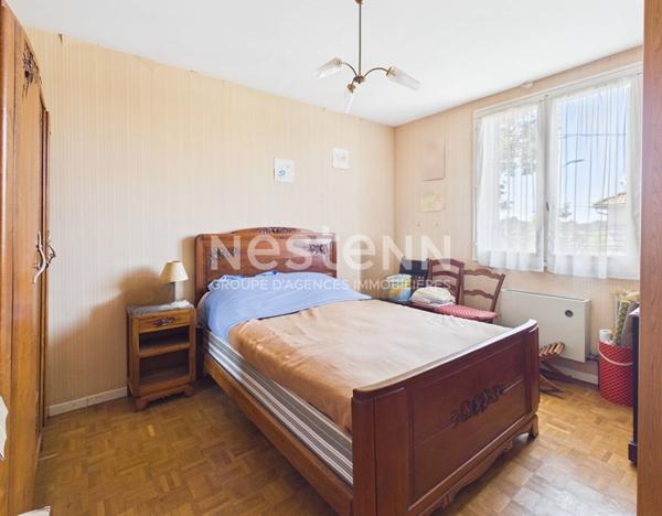 A vendre à Ytrac, sur terrain d'environ 700 m², maison de type 6 d'une surface d'environ 110 m² sur deux niveaux, avec garage et balcon.