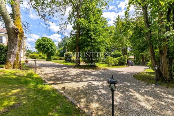 À 20 minutes de Bordeaux – Élégante propriété de charme sur 3,6 hectares – Maison de maître, maison d’amis et dépendances