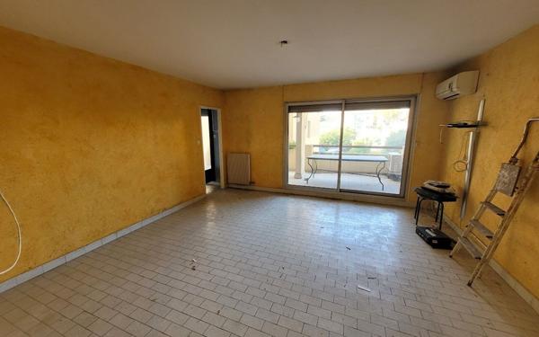 Appartement à vendre    3 pièces • 76 m2 Avignon