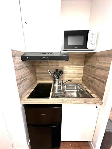 A LOUER STUDIO  MEUBLE NEUF PLEIN CENTRE VILLE DE ST QUENTIN 02100