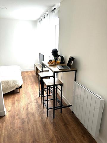 A LOUER STUDIO  MEUBLE NEUF PLEIN CENTRE VILLE DE ST QUENTIN 02100