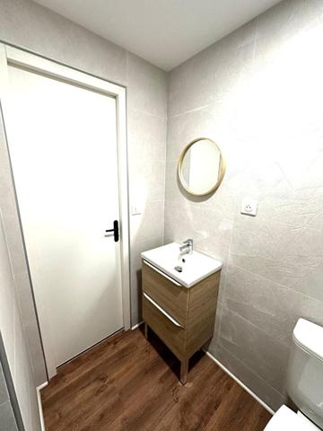 A LOUER STUDIO  MEUBLE NEUF PLEIN CENTRE VILLE DE ST QUENTIN 02100