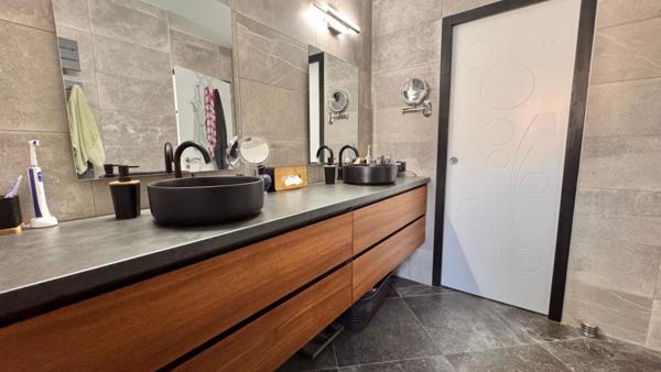 Belle villa plain-pied avec piscine