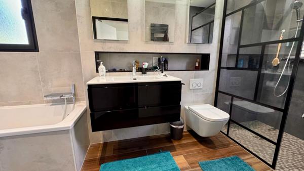 Belle villa plain-pied avec piscine