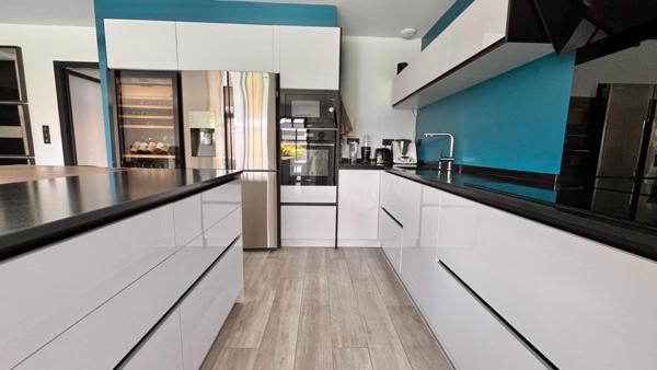 Belle villa plain-pied avec piscine