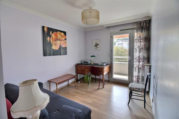 Appartement Suresnes 3 pièce(s) 83 m2