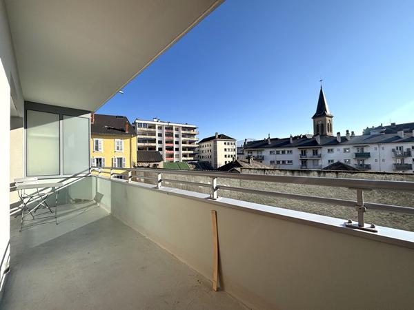 Secteur prisé - Appartement 4 pièces lumineux avec balcons et cave  proche centre Chambéry