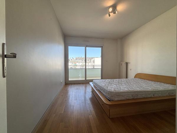 Secteur prisé - Appartement 4 pièces lumineux avec balcons et cave  proche centre Chambéry