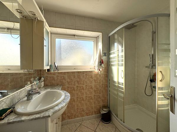 Secteur prisé - Appartement 4 pièces lumineux avec balcons et cave  proche centre Chambéry