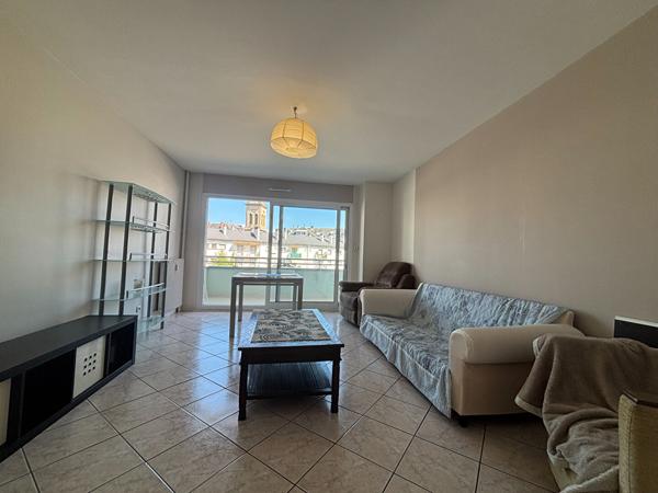 Secteur prisé - Appartement 4 pièces lumineux avec balcons et cave  proche centre Chambéry