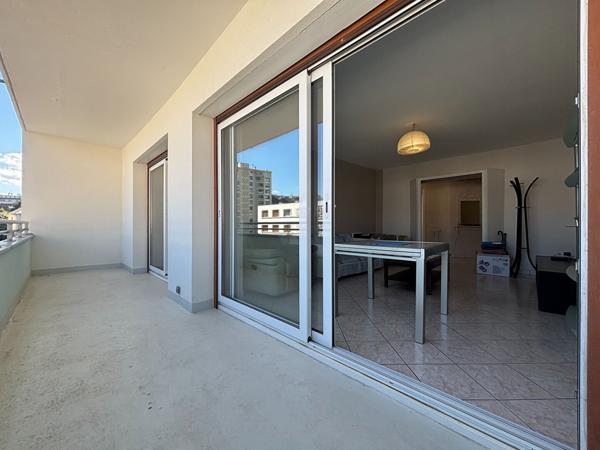 Secteur prisé - Appartement 4 pièces lumineux avec balcons et cave  proche centre Chambéry