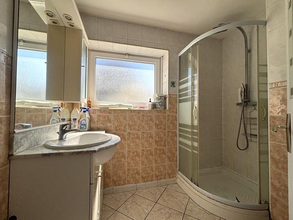 Secteur prisé - Appartement 4 pièces lumineux avec balcons et cave  proche centre Chambéry