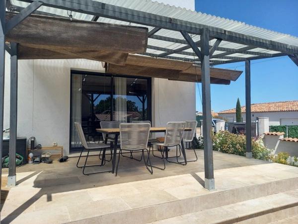 Maison récente meublée à louer avec piscine et jardin paysager – Sainte-Tulle (à 10 min de Manosque)