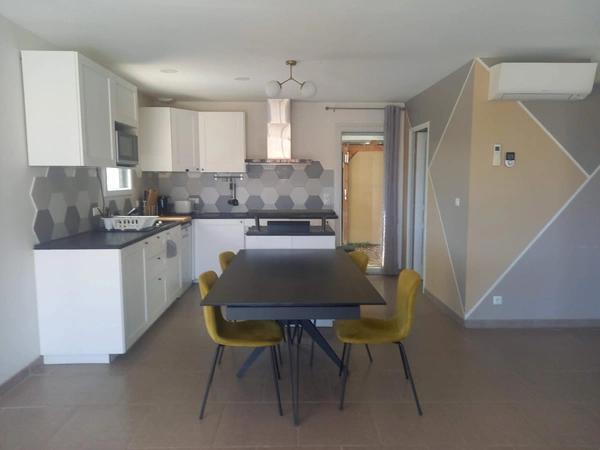 Maison récente meublée à louer avec piscine et jardin paysager – Sainte-Tulle (à 10 min de Manosque)