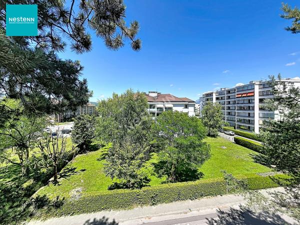 ANNECY _ Appartement 2 pièces de 33,55 m², dernier étage, avec balcon, parking de copropriété et cave, à vendre
