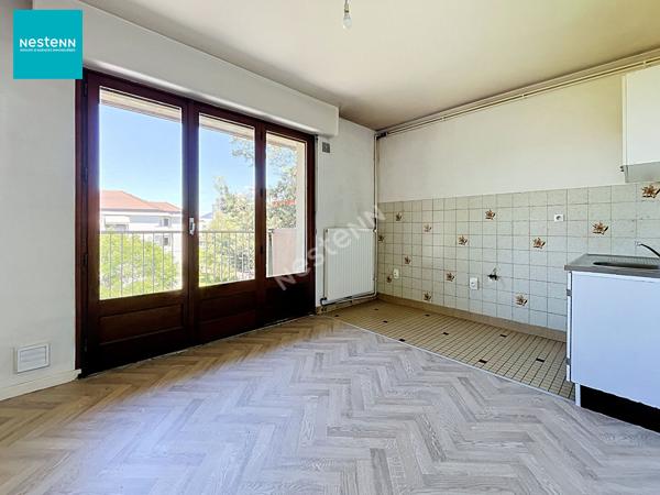 ANNECY _ Appartement 2 pièces de 33,55 m², dernier étage, avec balcon, parking de copropriété et cave, à vendre