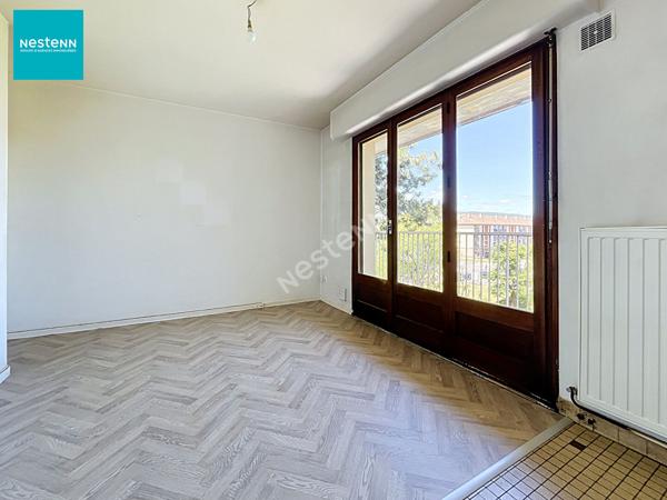 ANNECY _ Appartement 2 pièces de 33,55 m², dernier étage, avec balcon, parking de copropriété et cave, à vendre