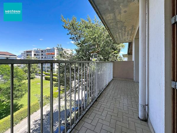 ANNECY _ Appartement 2 pièces de 33,55 m², dernier étage, avec balcon, parking de copropriété et cave, à vendre