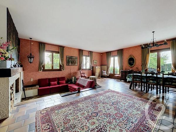 Maison à vendre  7 pièces - 186,01 m 2   CHATEAUGAY  - 63