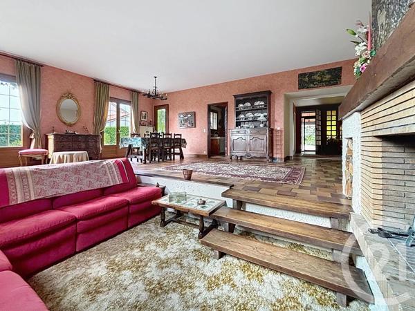 Maison à vendre  7 pièces - 186,01 m 2   CHATEAUGAY  - 63
